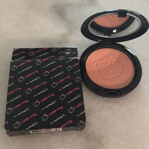 MAC Cosmetics Hello Kitty - Picture 1 of 5